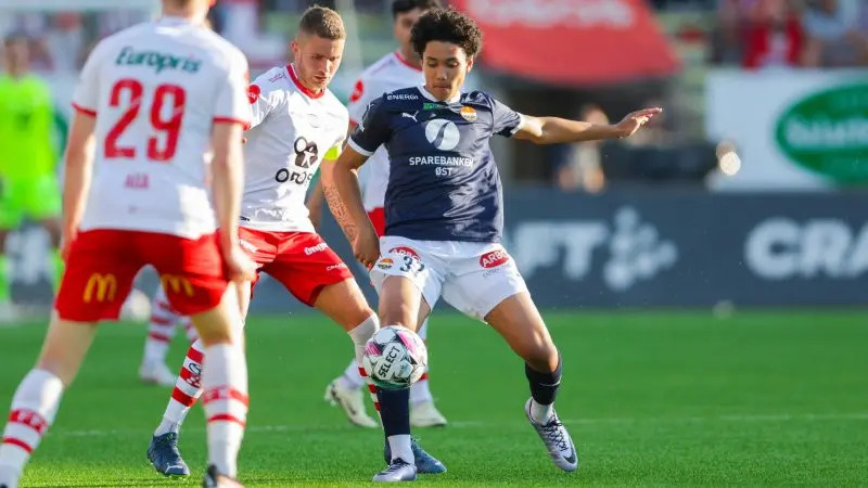 Pesepak Bola Berdarah Batak Ini Hat-Trick di Norwegia